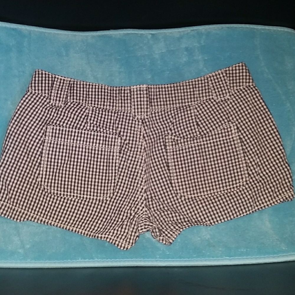⚘3/$15⚘ White & Blue Checkered Shorts - Picture 3 of 3